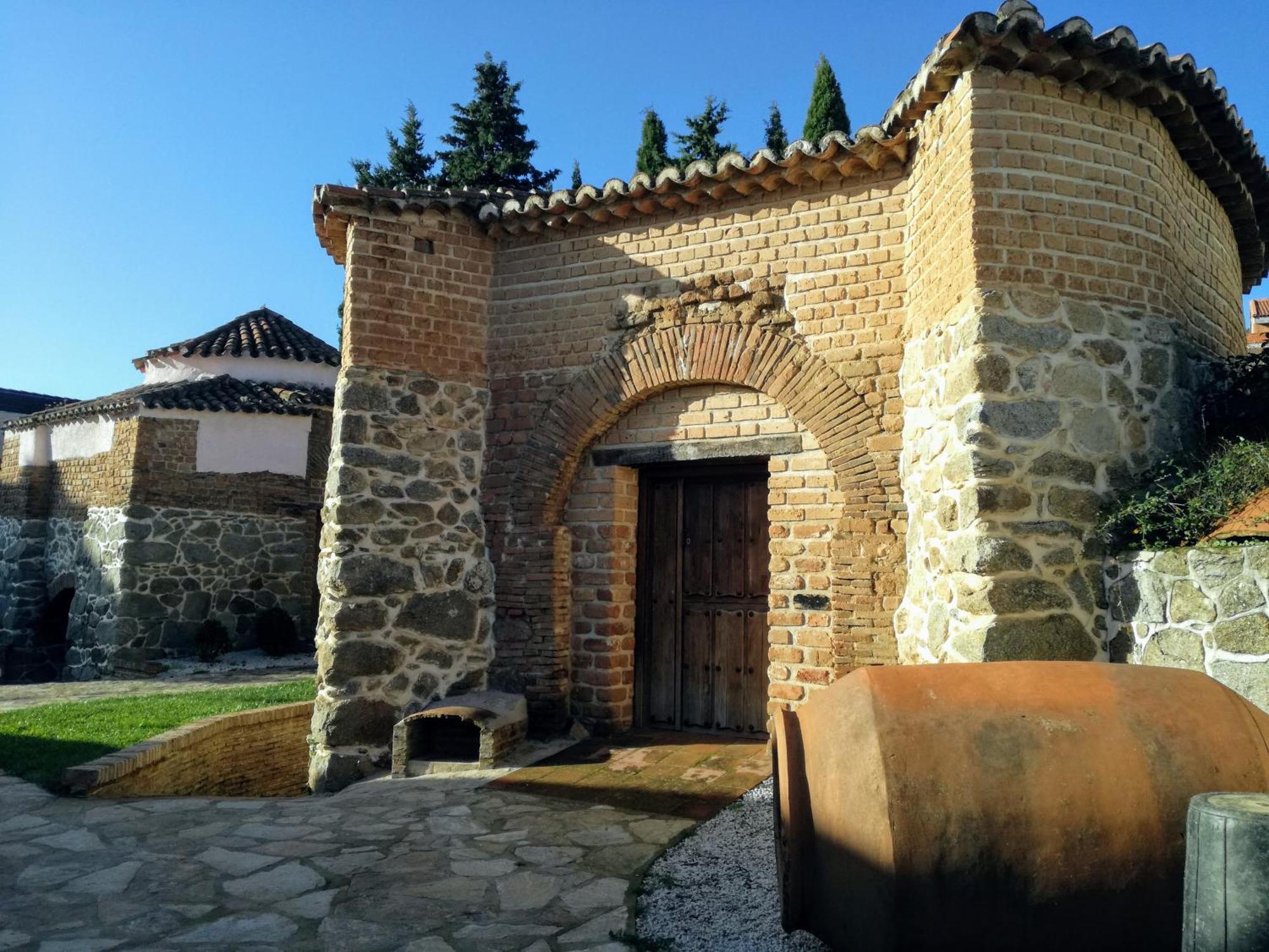 Ruralrut-El Tiemblo Wifi, Cabina De Hidromasaje, Aire Acondicionado Y A Pocos Metros De Zonas De Bano Naturales Buitenkant foto