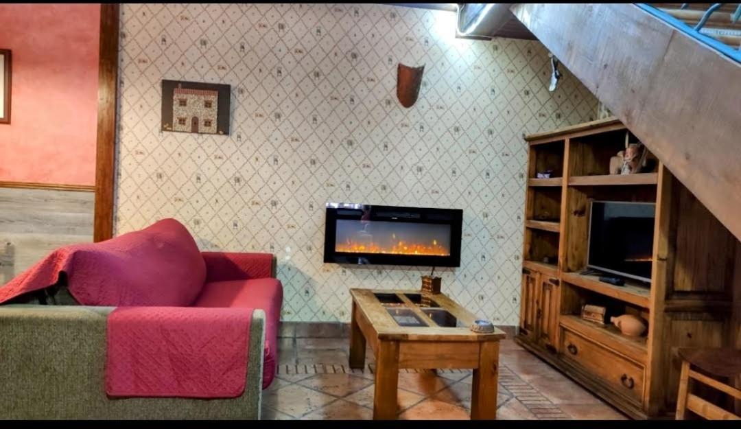 Ruralrut-El Tiemblo Wifi, Cabina De Hidromasaje, Aire Acondicionado Y A Pocos Metros De Zonas De Bano Naturales Buitenkant foto